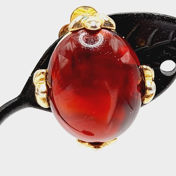 Vintage Red Marbled Lucite Clip-On Earrings Gold Tone Oval 1 Inch - Picture 3 of 8